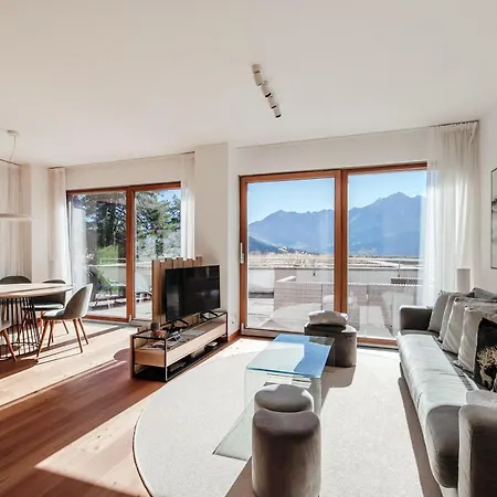 Alpine By Quokka 360 - Terrace With Magnificent Mountain Views דירה