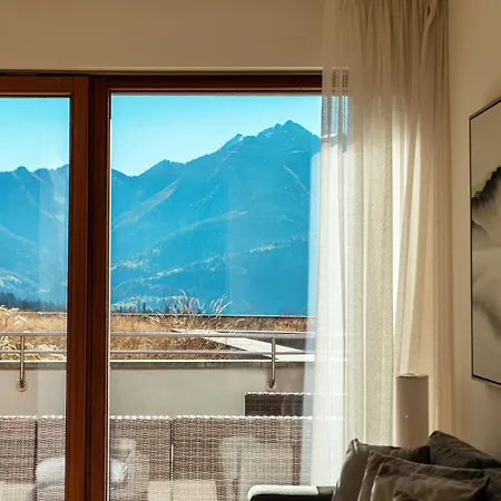 Alpine By Quokka 360 - Terrace With Magnificent Mountain Views דירה *