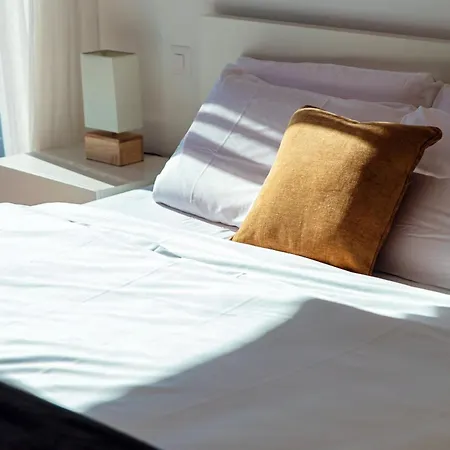 Alpine By Quokka 360 - Terrace With Magnificent Mountain Views דירה