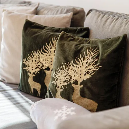 Alpine By Quokka 360 - Terrace With Magnificent Mountain Views Lägenhet