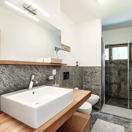 דירה Alpine By Quokka 360 - Terrace With Magnificent Mountain Views לאקס