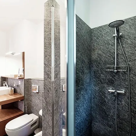 Alpine By Quokka 360 - Terrace With Magnificent Mountain Views Lägenhet