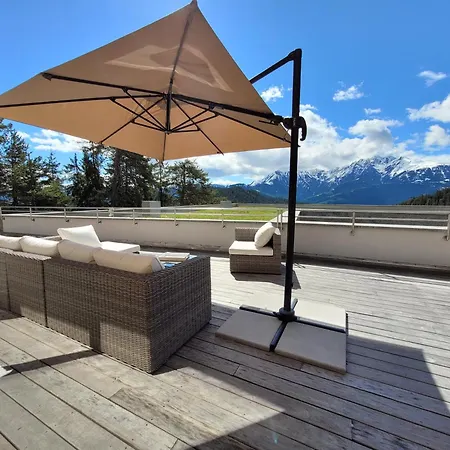 Alpine By Quokka 360 - Terrace With Magnificent Mountain Views דירה לאקס