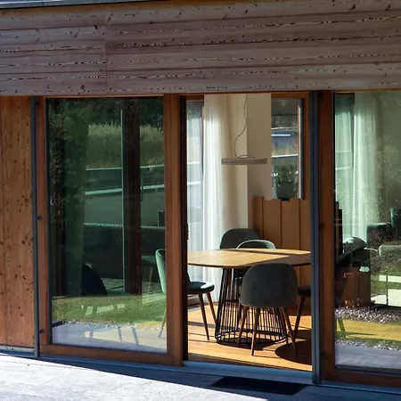 Alpine By Quokka 360 - Terrace With Magnificent Mountain Views Lejlighed